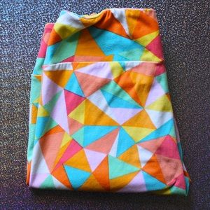 ✨ LulaRoe Rainbow Prism Leggings